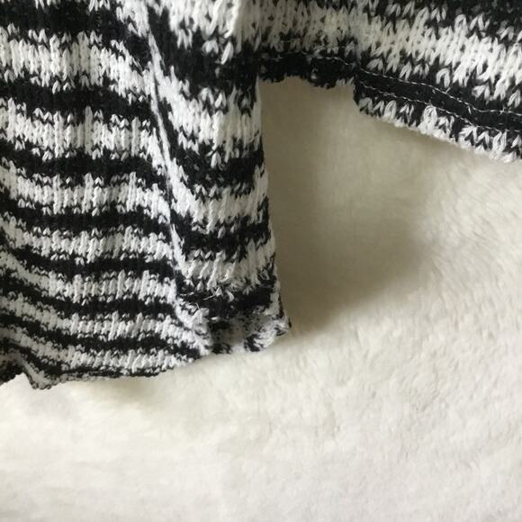 Splendid Black and White Pattern Sweater - Picture 9 of 10